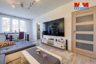 Na prodej prostorný, světlý byt v revitalizovaném domě o dis