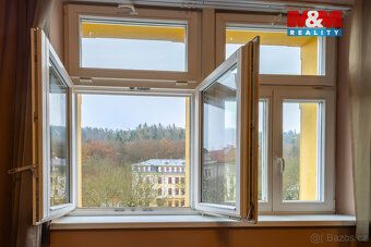 Toužíte bydlet v centru Karlových Varů a zároveň blízko láze