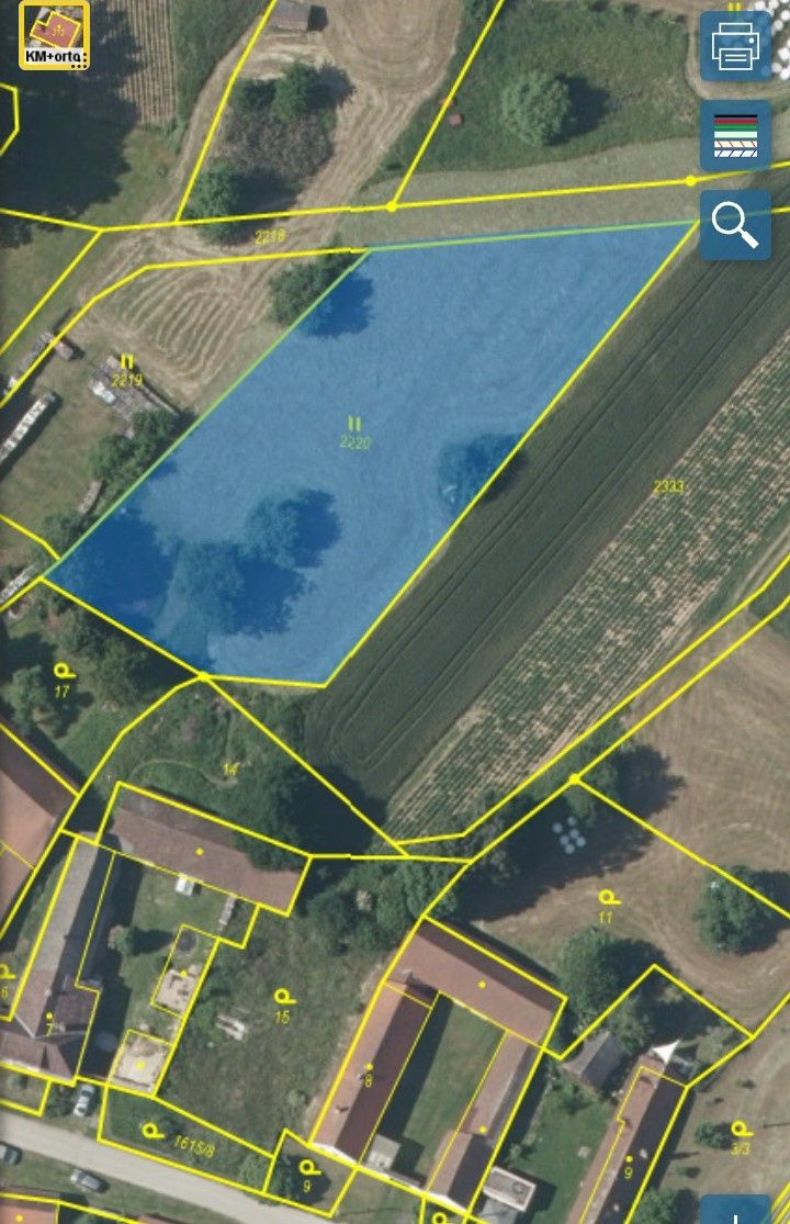 Nabízíme k prodeji rovinatý pozemek o výměře 2 528 m² v male