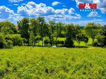 Nabízíme k prodeji zahradu o velikosti 1582 m² v obci Mradic