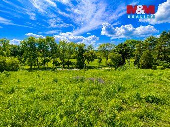 Nabízíme k prodeji zahrady o výměře 394 m², 388 m², 400 m² a