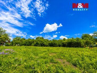 Nabízíme k prodeji zahrady o velikosti 782m² a 800m² v obci 