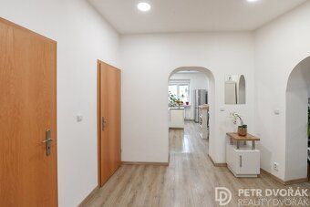 Ev.č. 00869 REZERVOVÁNO
Prostorný a světlý byt 2+1 v srdci Ž