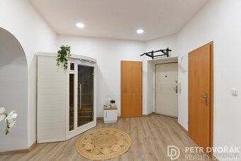 Ev.č. 00869 REZERVOVÁNO
Prostorný a světlý byt 2+1 v srdci Ž