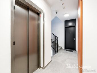 K dlouhodobému pronájmu nabízíme krásný, částečně zařízený l