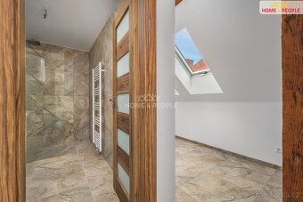 poplatky 4.000,-Kč (elektřina, voda, popelnice) + provize RK