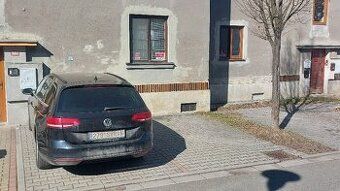 Nabízím k dlouhodobému pronájmu zděnou řadovou garáž o rozmě
