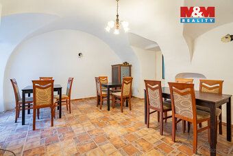 Pronájem zavedené pizzerie o velikosti 91 m², Tříhrbý Velblo