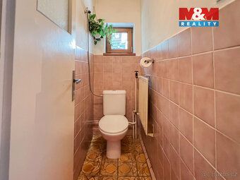 Nabízíme k prodeji prostorný dvougenerační rodinný dům o dvo