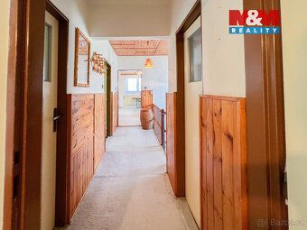 Nabízíme k prodeji prostorný dvougenerační rodinný dům o dvo