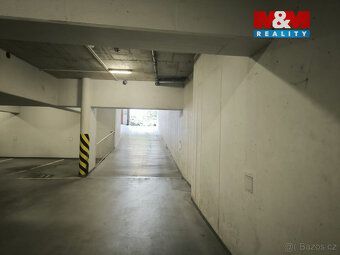 Pronájem garážového stání ,19 m2 v lázeňském centru Karlovýc