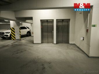 Pronájem garážového stání ,19 m2 v lázeňském centru Karlovýc