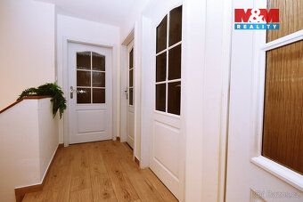 Nabízíme prodej prostorného rodinného domu 6+kk s velmi nízk