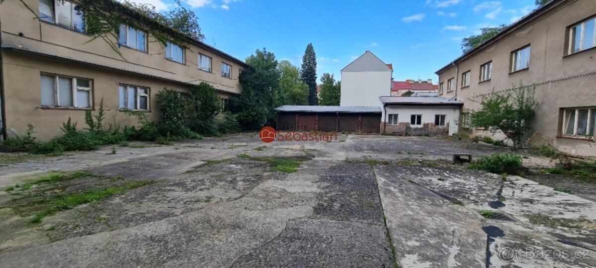 V areálu Veselka v Pardubicích, v budově bývalé ubytovny v b