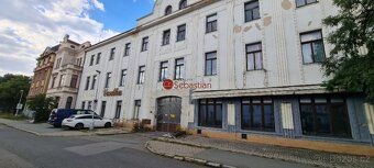 V areálu Veselka v Pardubicích, v budově bývalé ubytovny v b