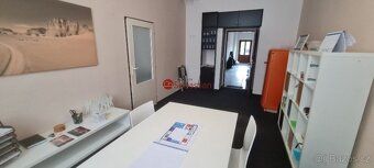 V uzavřeném areálu Veselka v Pardubicích nabízíme k pronájmu