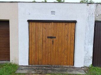 Nabízím k prodeji nadstandardní kryté garážové stání v moder