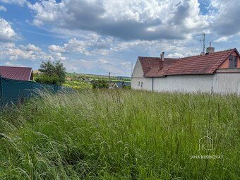 Nabízíme k prodeji pozemek o výměře 2 455 m², situovaný v kl