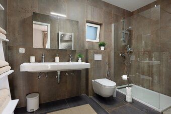 Vila s plochou pozemku: cca 450 m² • 3 ložnice / 2 koupelny 