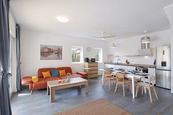 Vila s plochou pozemku: cca 450 m² • 3 ložnice / 2 koupelny 