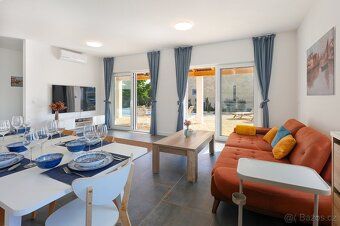 Vila s plochou pozemku: cca 450 m² • 3 ložnice / 2 koupelny 