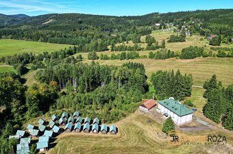 Exkluzivně Vám nabízím k prodeji retreat areál Janovičky. Ar