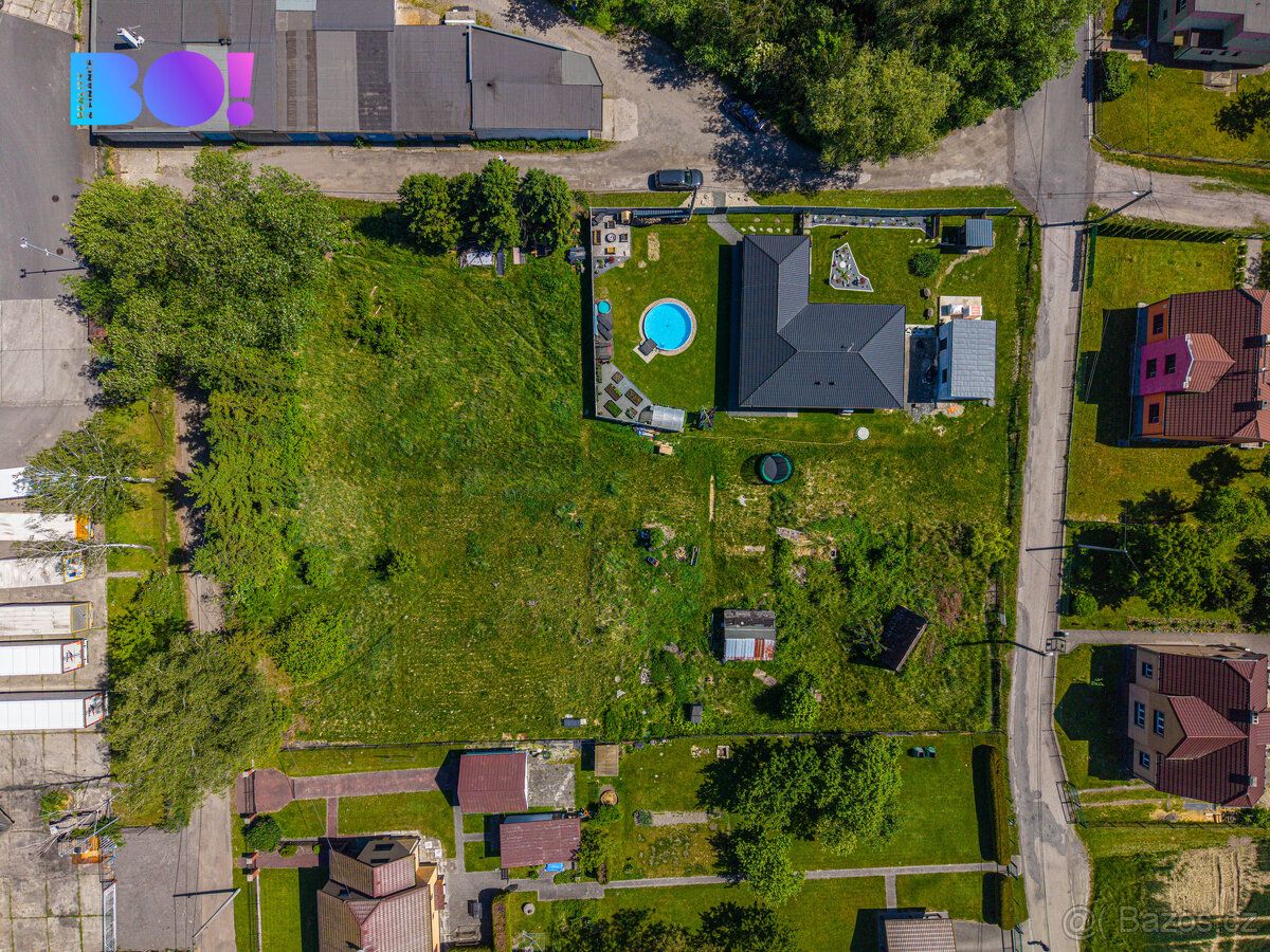 Prodej stavebního pozemku 400 m², ul. Za Panelárnou, Petrovi
