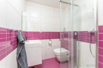 Dokonalé rodinné zázemí v Novém Kníně: Absolutní klid a pros