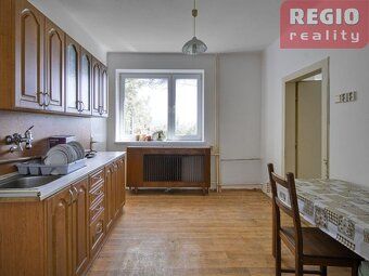 Nabízíme k prodeji rodinný dům s terasou a zděnou garáží s p