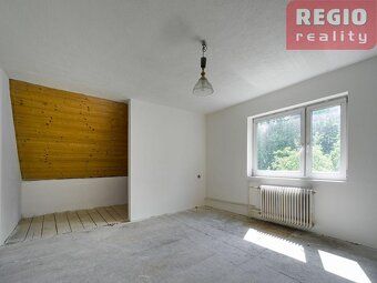 Nabízíme k prodeji rodinný dům s terasou a zděnou garáží s p