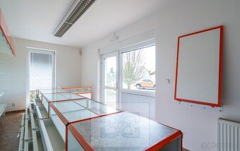 Ev.č. N09323 Nabízíme k pronájmu obchodní prostor o celkové 