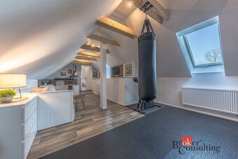 Prodej rodinného domu 291 m2, pozemek 735 m2, Zlonín, Praha 