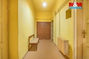 Nabízíme k pronájmu prostorný byt 3+1 o podlahové ploše 78 m