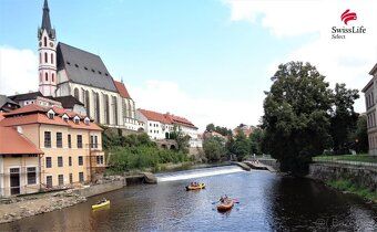 Český Krumlov je město kulturního dědictví, umění a kultury,