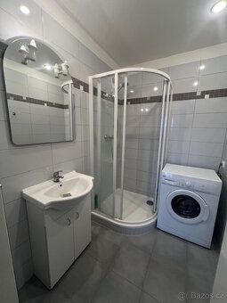 K dlouhodobému podnájmu nabízíme prosluněný byt o dispozici 