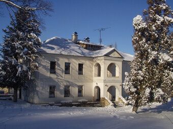 Prodej historického statku s názvem Horní dvůr a přilehlých 