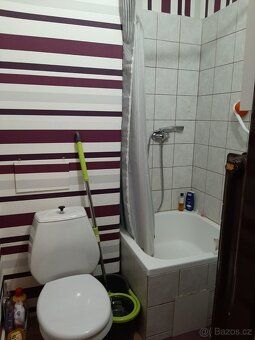 DLOUHODOBĚ PRONAJMU GARSONKU(cca 25m2) Garsoniéra je situová