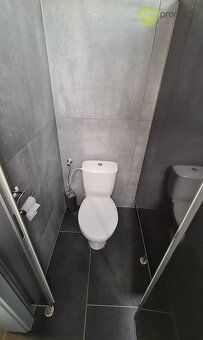 Předmětem nabídky je pronájem komerčních prostor ve 2.NP o v