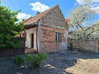 Nabízíme na prodej rodinný dům 2+1 s pozemkem 335 m² ve vina