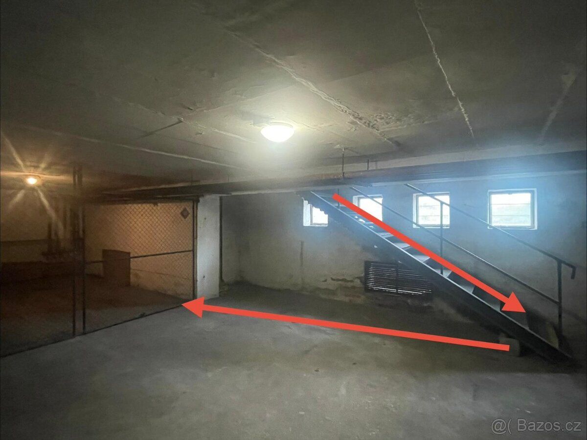 Pronajmu garážové stání v parkovacím domě v Tomanově 20, Plz