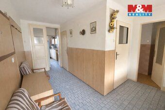 Nabízíme k prodeji rodinný dům o dispozici 4+1 v obci Zbrasl
