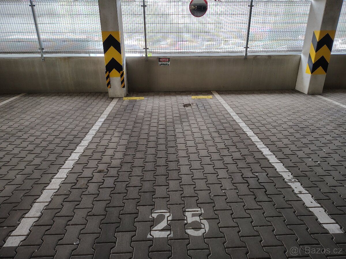 Pronajmu parkovací stání č.25 v novém parkovacím domu Brykso