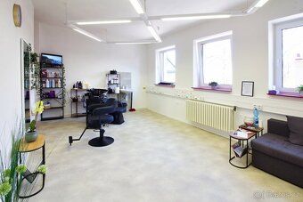 Hledáme kadeřnici do nově zrekonstruovaného kadeřnictví. Cen