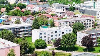 Prodej prostorného a slunného bytu 3+1 (82 m²) se dvěma balk