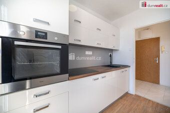 + poplatky 800,-Kč/osoba (vodné-stočné). Elektřina se přepis