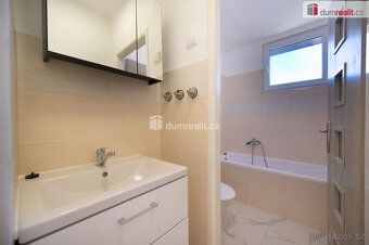 + poplatky 800,-Kč/osoba (vodné-stočné). Elektřina se přepis