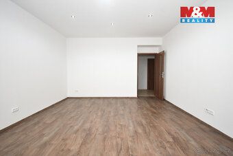 Nabízíme k pronájmu prostorný byt 3+1 o velikosti 133 m², v 