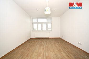 Nabízíme k pronájmu prostorný byt 3+1 o velikosti 133 m², v 