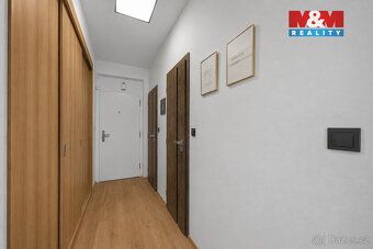 Nabízíme vám k dlouhodobému pronájmu světlý a vkusně zařízen