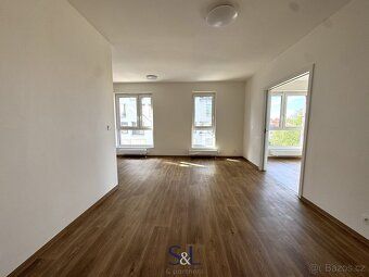 Ev.č. 01658 Pronájem moderního bytu 2+kk s lodžií a sklepem 